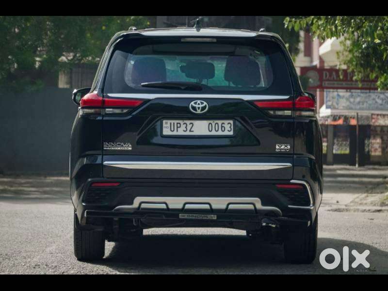Toyota Innova Hycross 2.0 Vx (o) Hybrid 8 Str, 2025, Petrol