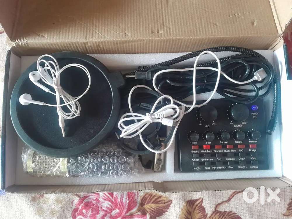 New microphone with sond card and open box