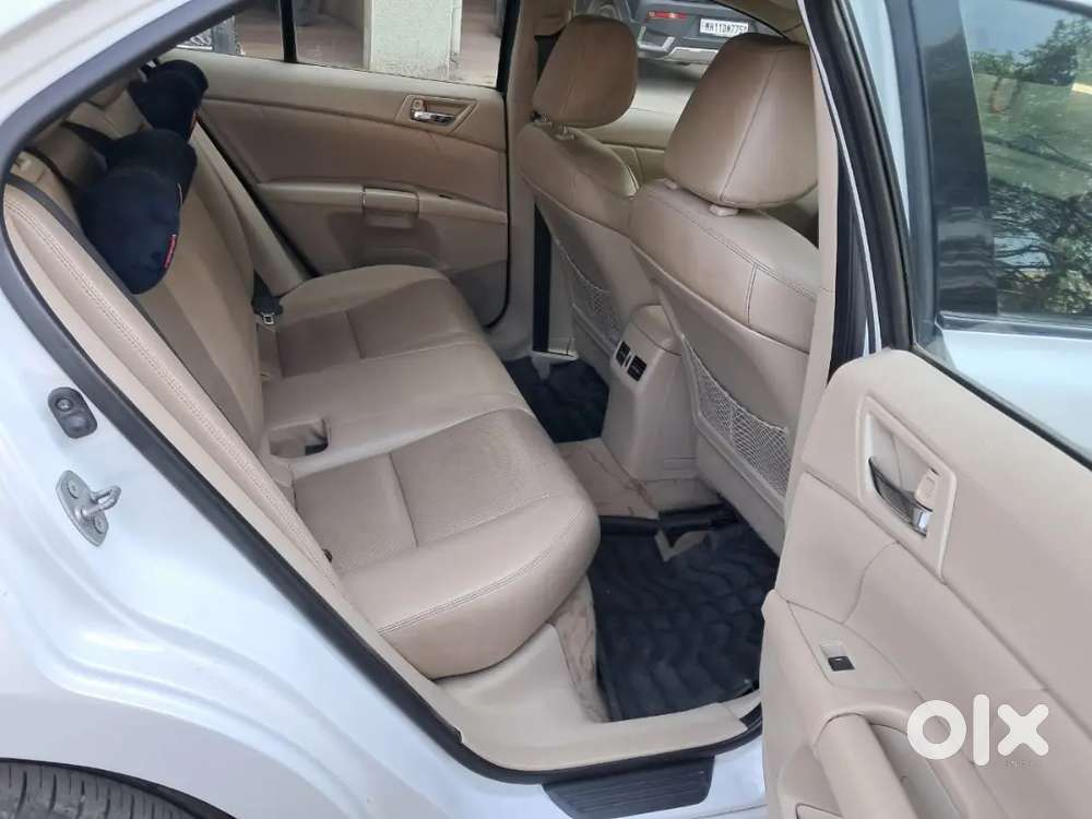 Maruti Suzuki Kizashi 2.4 2012