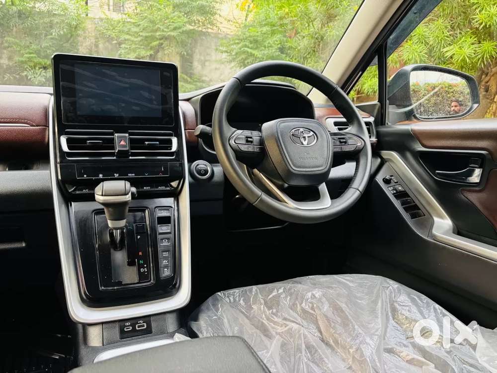 Toyota Innova Hycross 2.0 Vx Hybrid 7 Str, 2025, Petrol