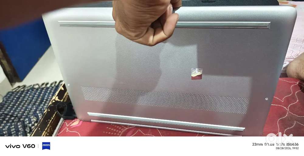 25000 main laptop bechna hai