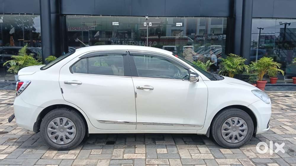 Maruti Suzuki Dzire 1.2 Vxi, 2022, Petrol