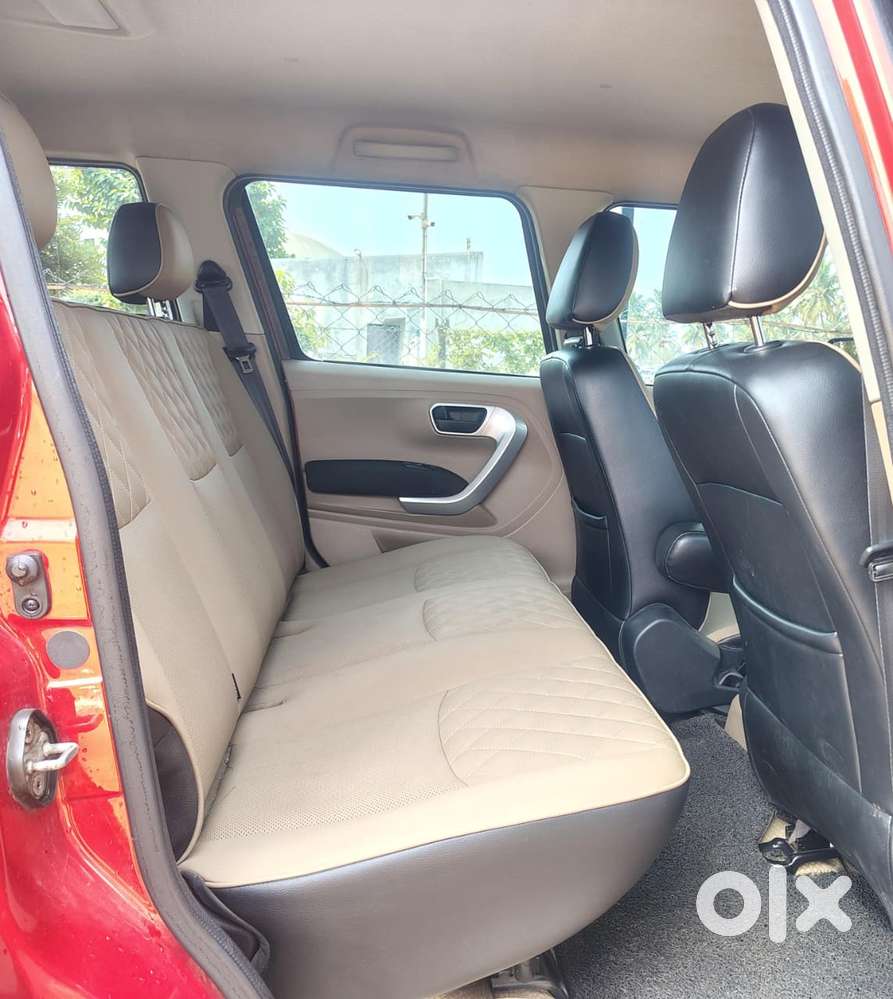 Mahindra Tuv 300 T10 Opt Dual Tone, 2017, Diesel