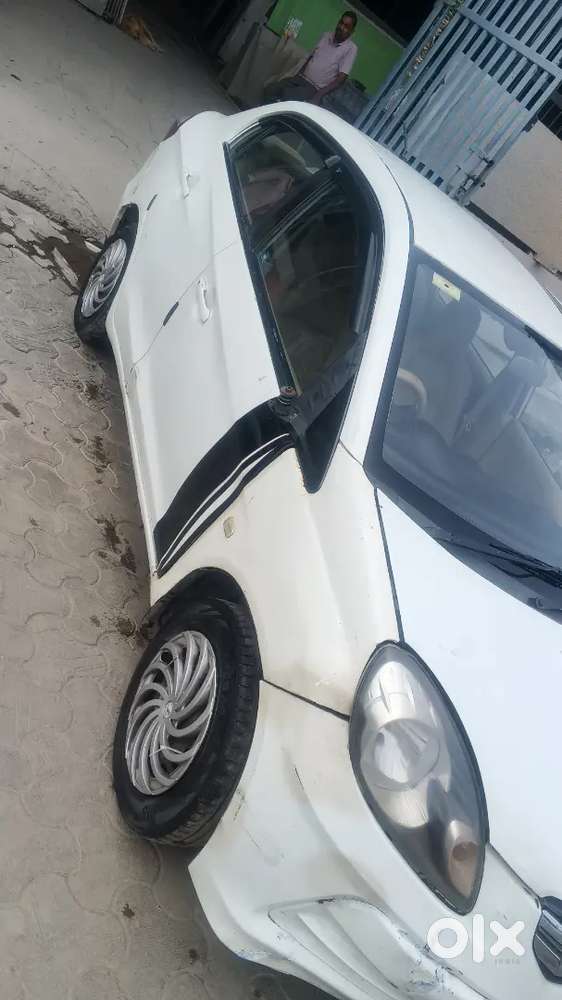 Honda Amaze V Petrol 2014