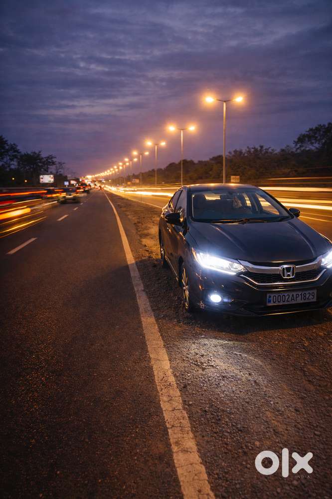 Well Maintained  With Service Records  With Sunroof New Tyre + New Spa