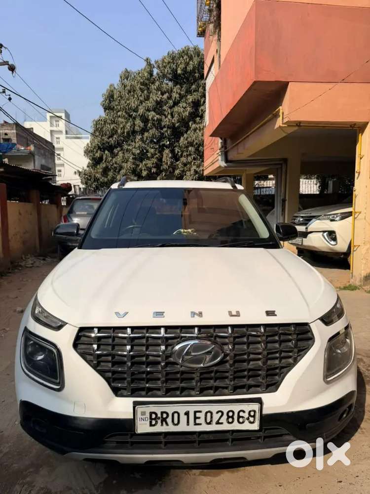 Hyundai Venue 6 Petrol Well Maintained