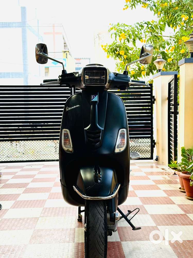 Vespa SXL 125, Petrol, Matte Black top model