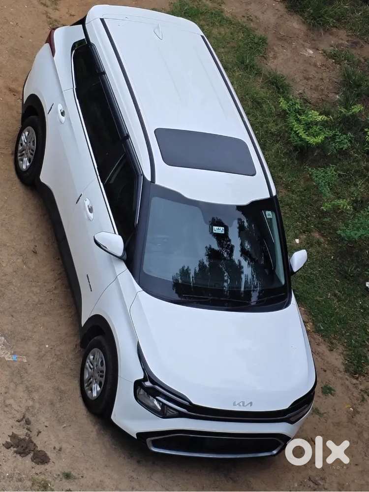 Kia Carens 2025 Petrol Well Maintained