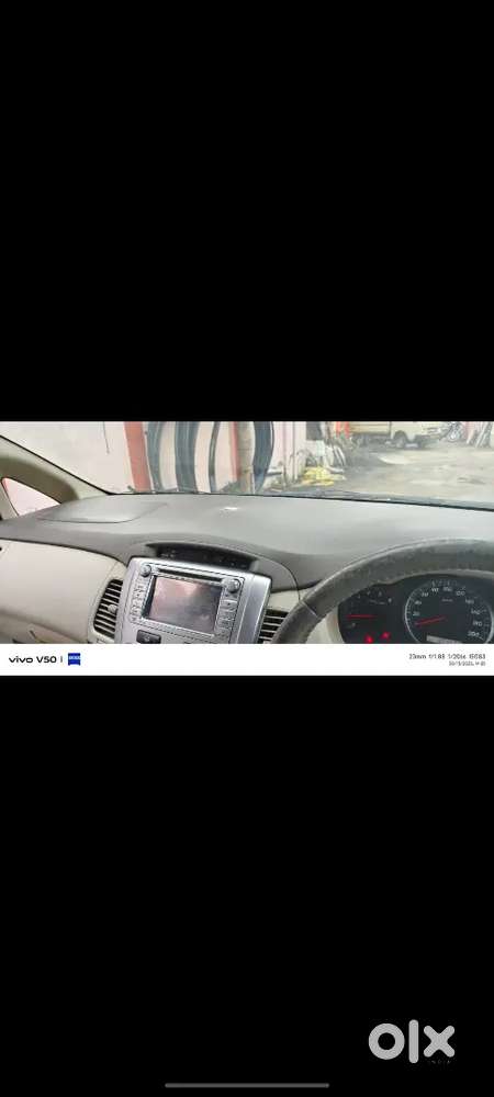 Toyota Innova 2013 Diesel 300000 Km Driven