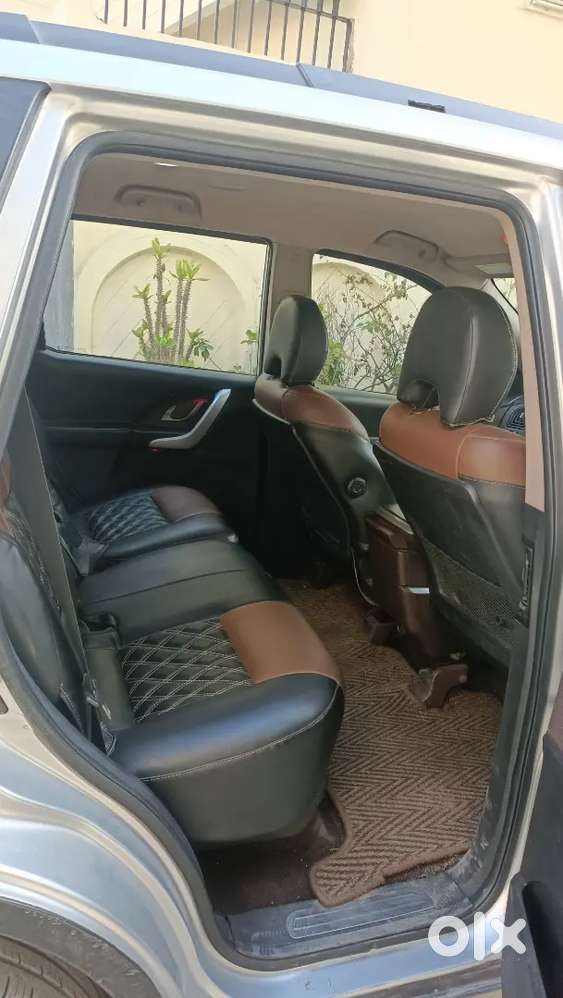 Xuv500 W8 Top Model