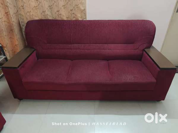 3+ 1+1 Sofa and Centre Table