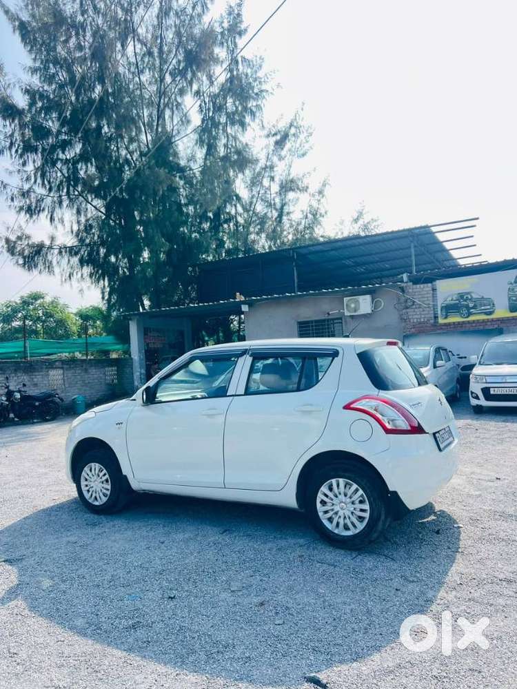 Maruti Suzuki Swift Lxi, 2015, Petrol