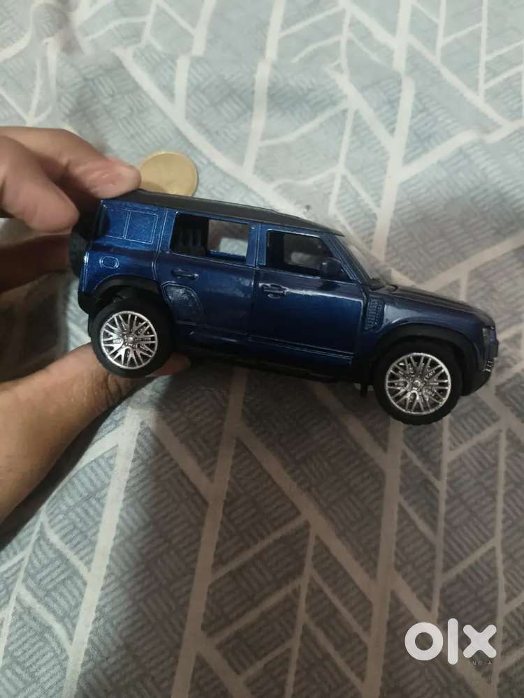 Model Car Defender Toy (i Will Give In 280rs)
