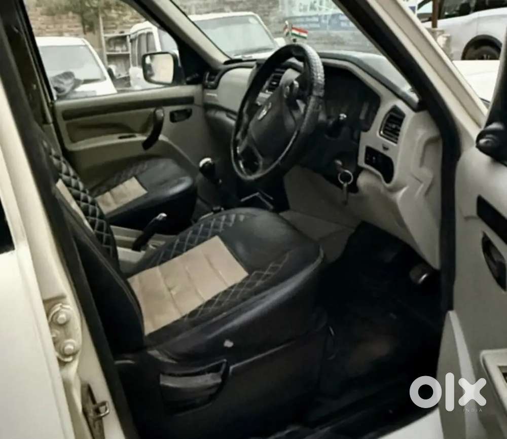 Mahindra Scorpio S6 Plus Hybrid 2017