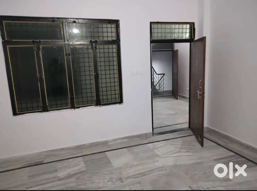 Flats available for rent near Arail Chauraha