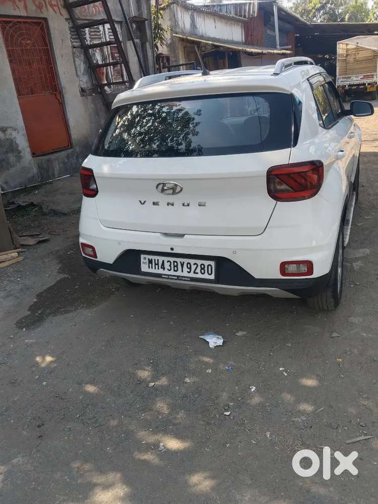 Hyundai Venue 2022 Petrol 30500 Km Driven