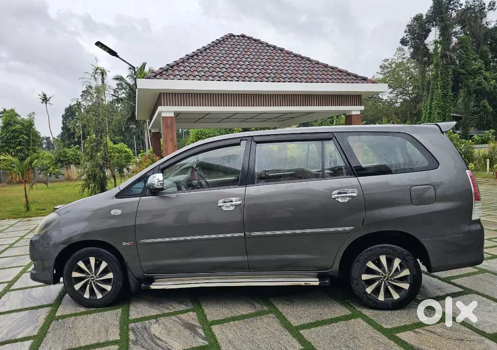 Toyota Innova 2012 Diesel Well Maintained Orginal Kerala Vehicle