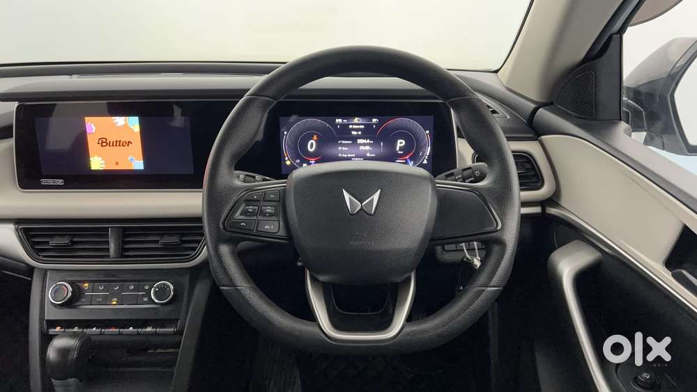 Mahindra Xuv700 2.0 Ax 3 Petrol At 5 Str, 2021, Petrol