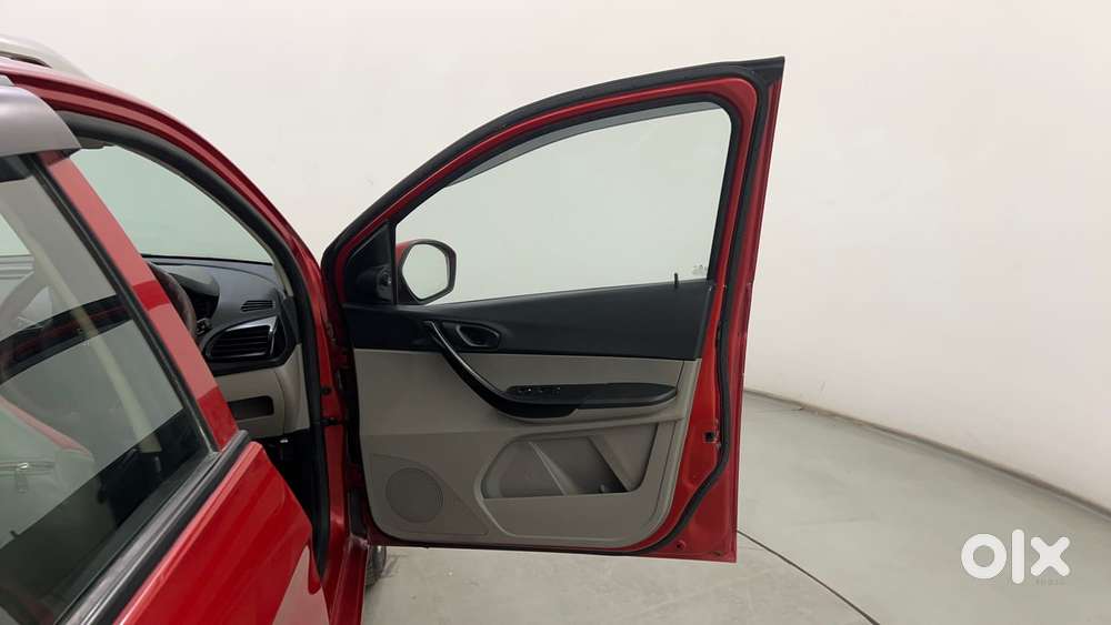 Tata Tiago 1.2 Revotron Xt, 2018, Petrol