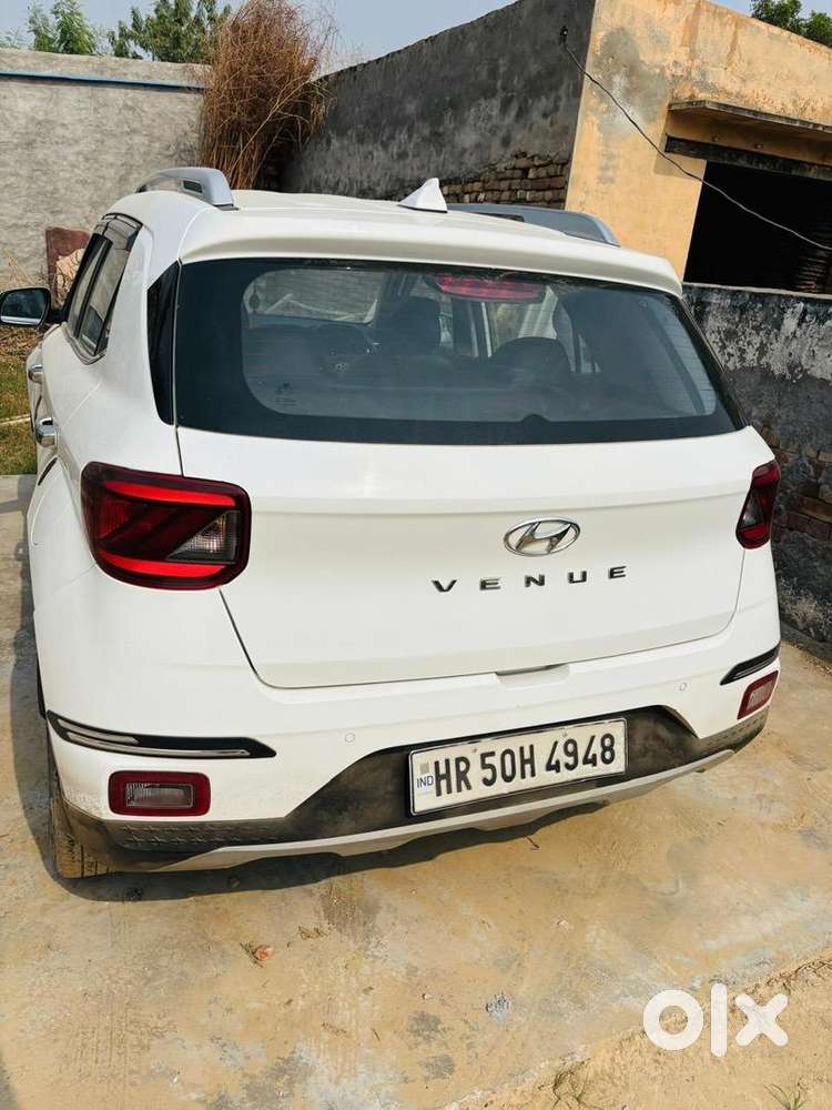 Hyundai Venue 2021 Petrol 42000 Km Driven