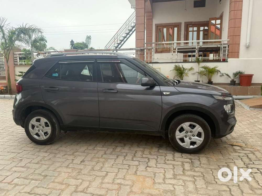 Hyundai Venue 2019 Petrol Well Maintained