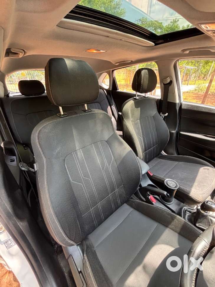 Hyundai I20 Asta (o) 1.2 Mt, 2023, Petrol
