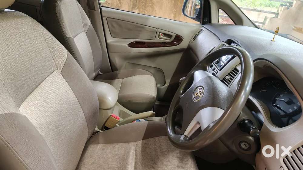 Toyota Innova 2012 G