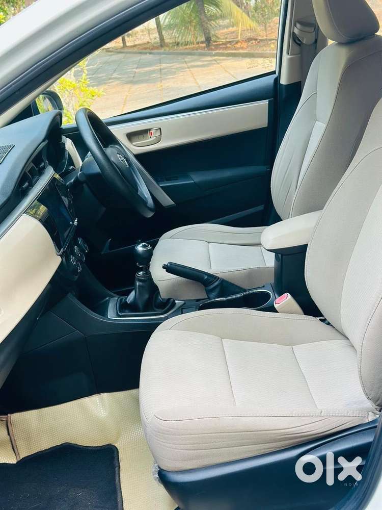 Toyota Corolla Altis 1.8 J, 2016, Petrol