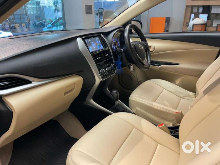 Toyota Yaris J Cvt, 2020, Petrol