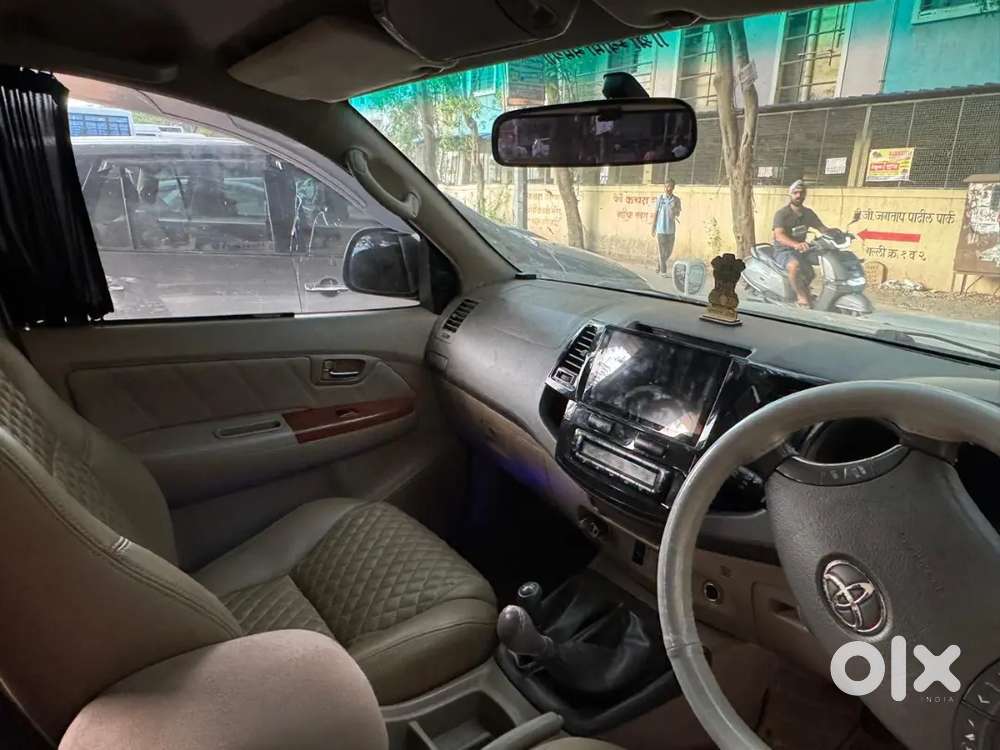 Toyota Fortuner 2011