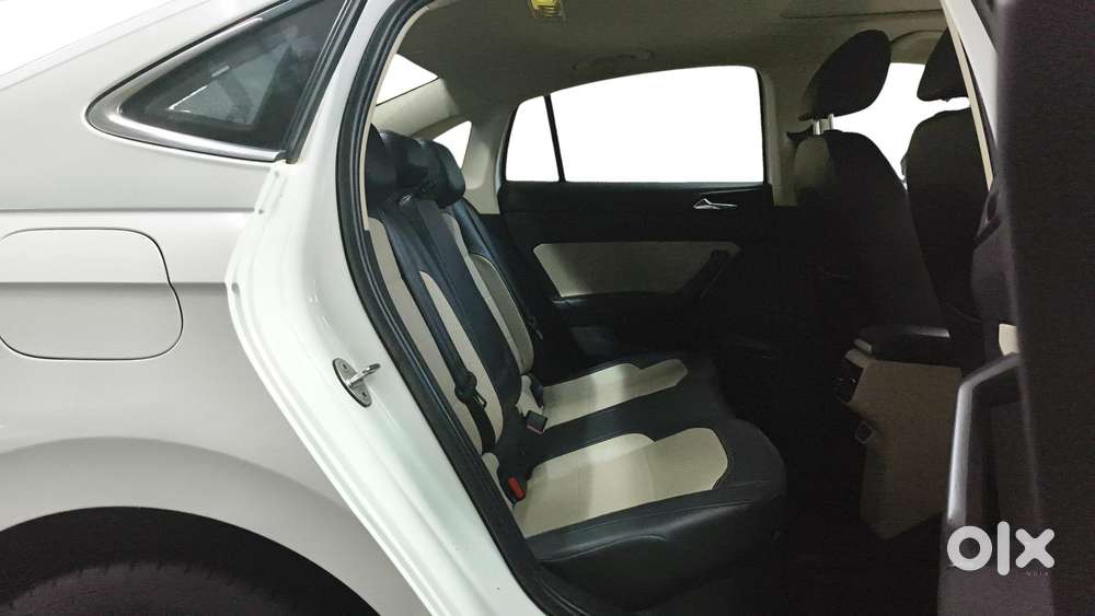 Skoda Slavia Style 1.0l Tsi Mt, 2022, Petrol