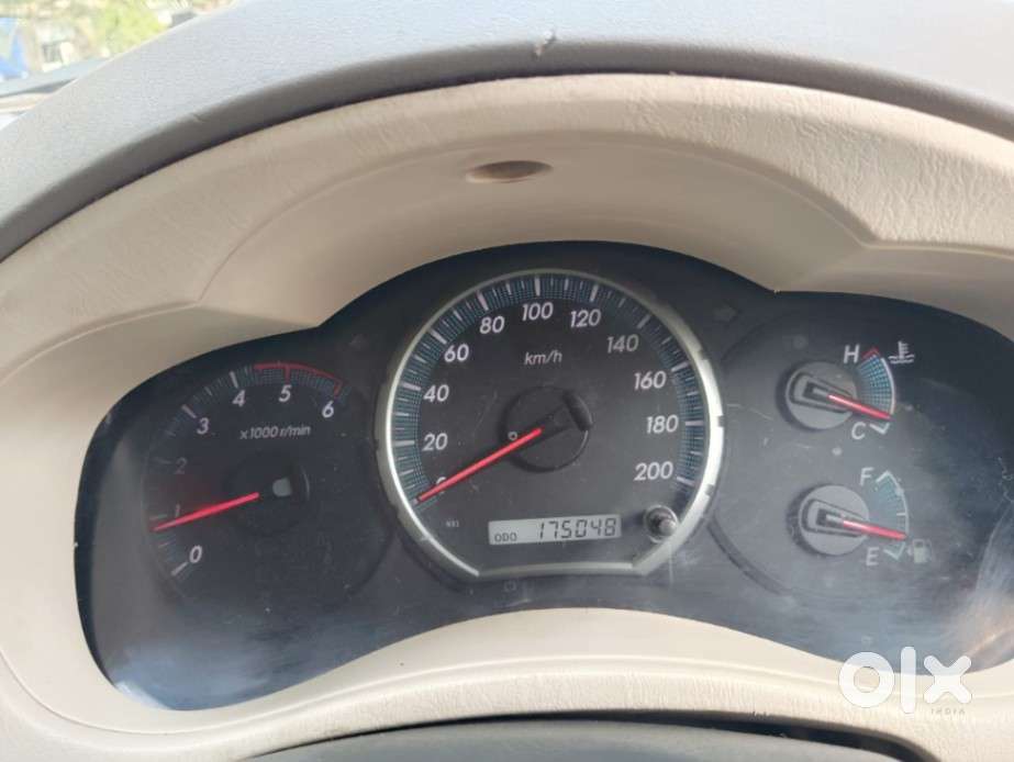 Toyota Innova 2.5 G (diesel) 8 Seater, 2011, Diesel