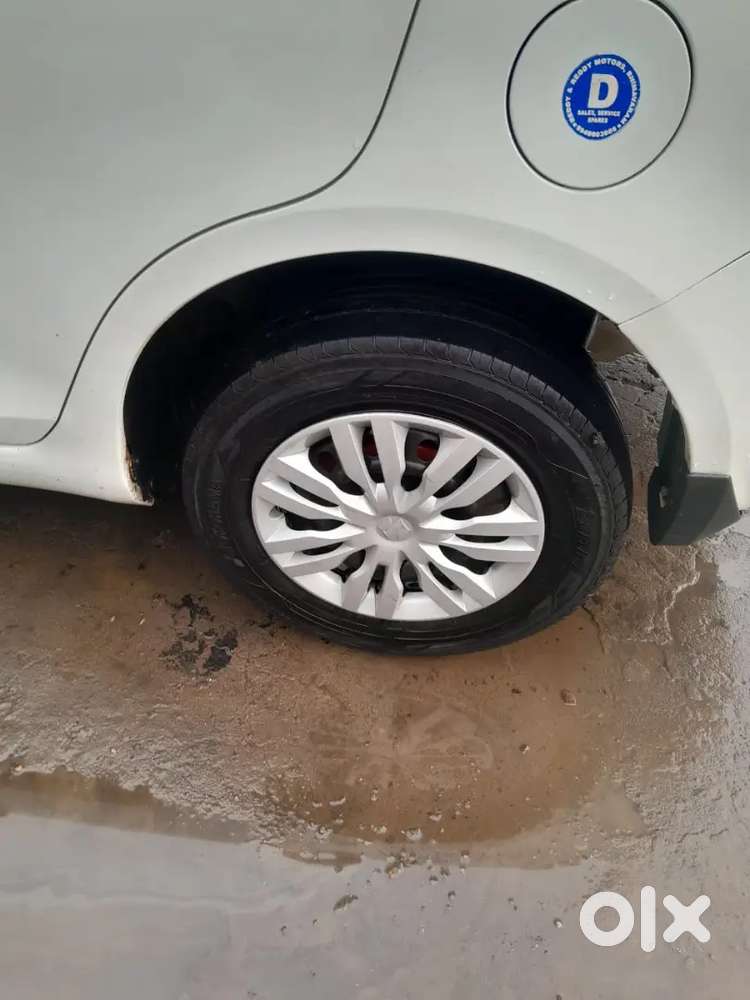 Maruti Suzuki Dzire 2016 Diesel 122000 Km Driven 50%tyres