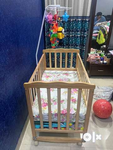 Babyhug baby cot cum rocker with mattress Kids Furniture