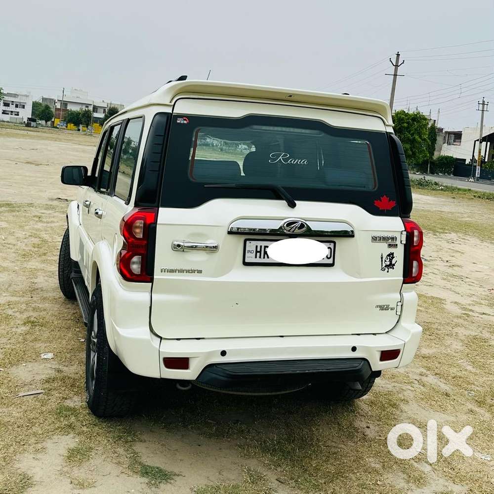 Mahindra Scorpio S11