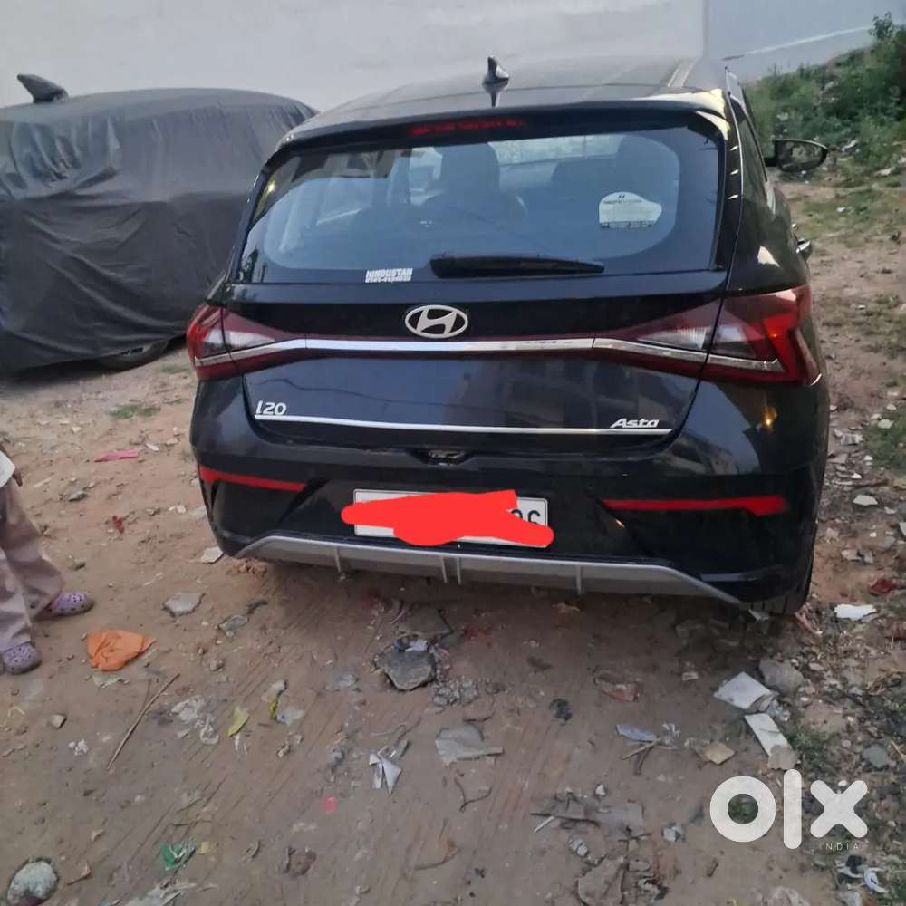 Hyundai  I20 2025 Petrol 9070 Km Driven With Sunroof