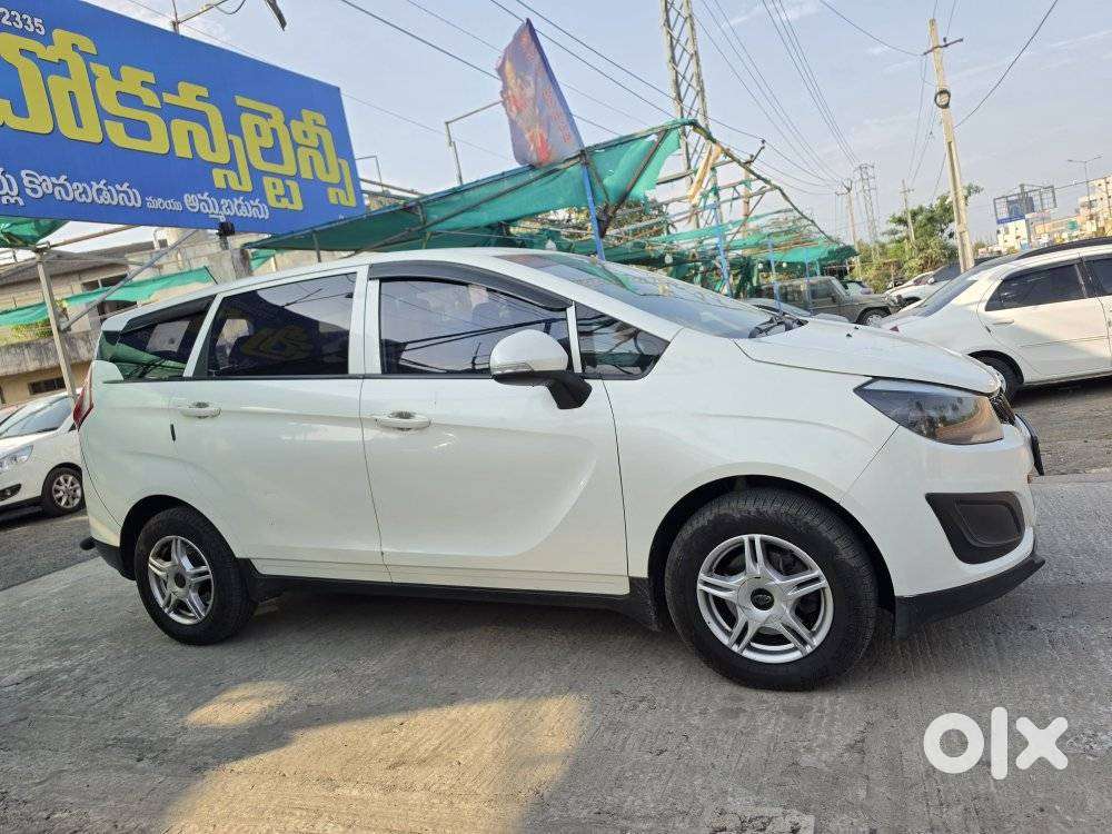 Mahindra Marazzo M4, 2021, Diesel