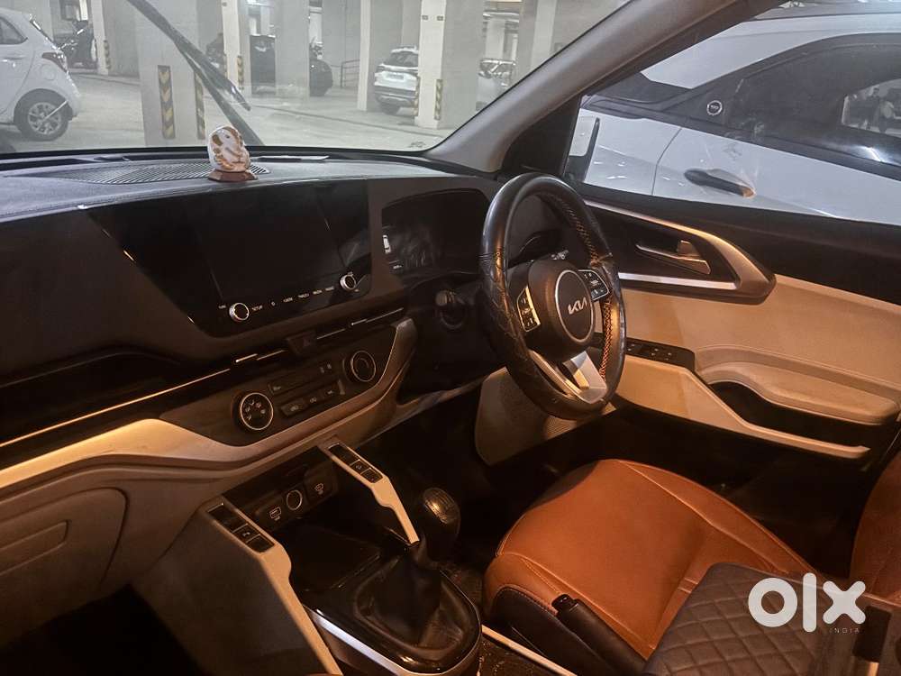 Car White Color Andin Excellent Condition