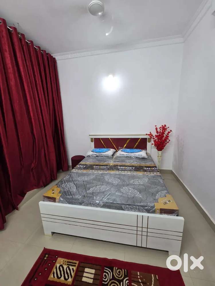 Stylish Queen size bed - Beds & Wardrobes in undefined, - 1848249514