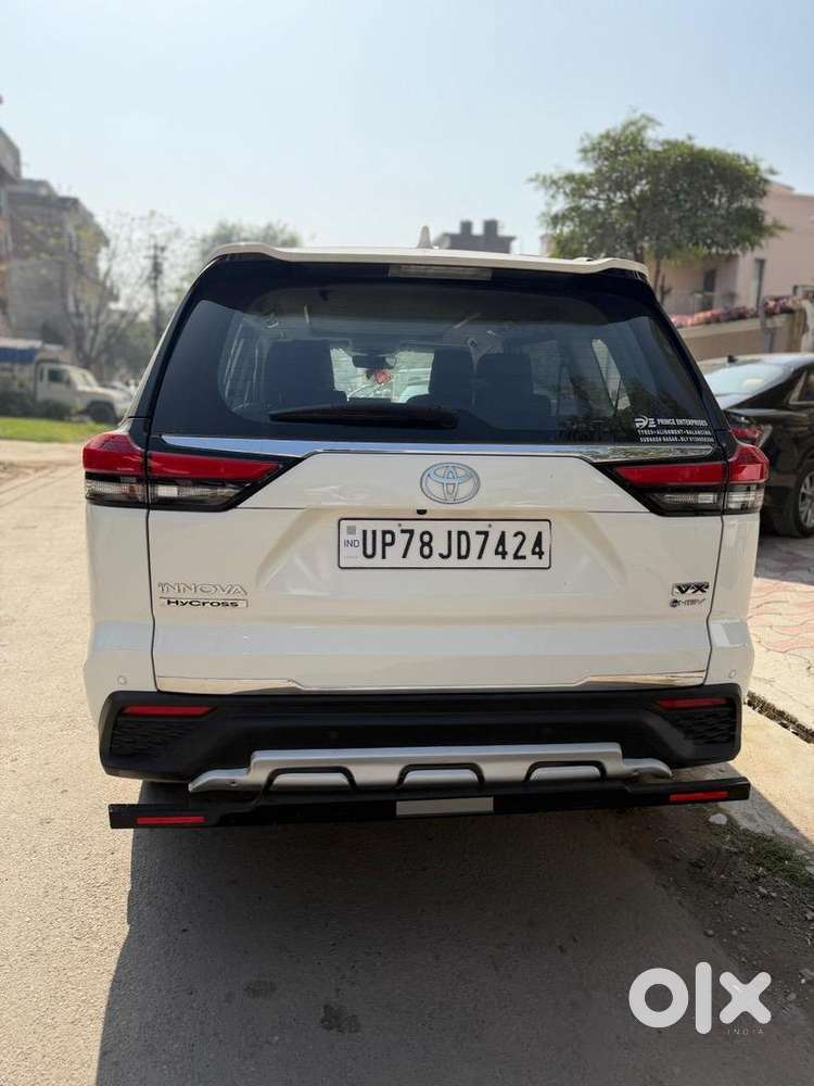 Toyota Innova Hycross 2025
