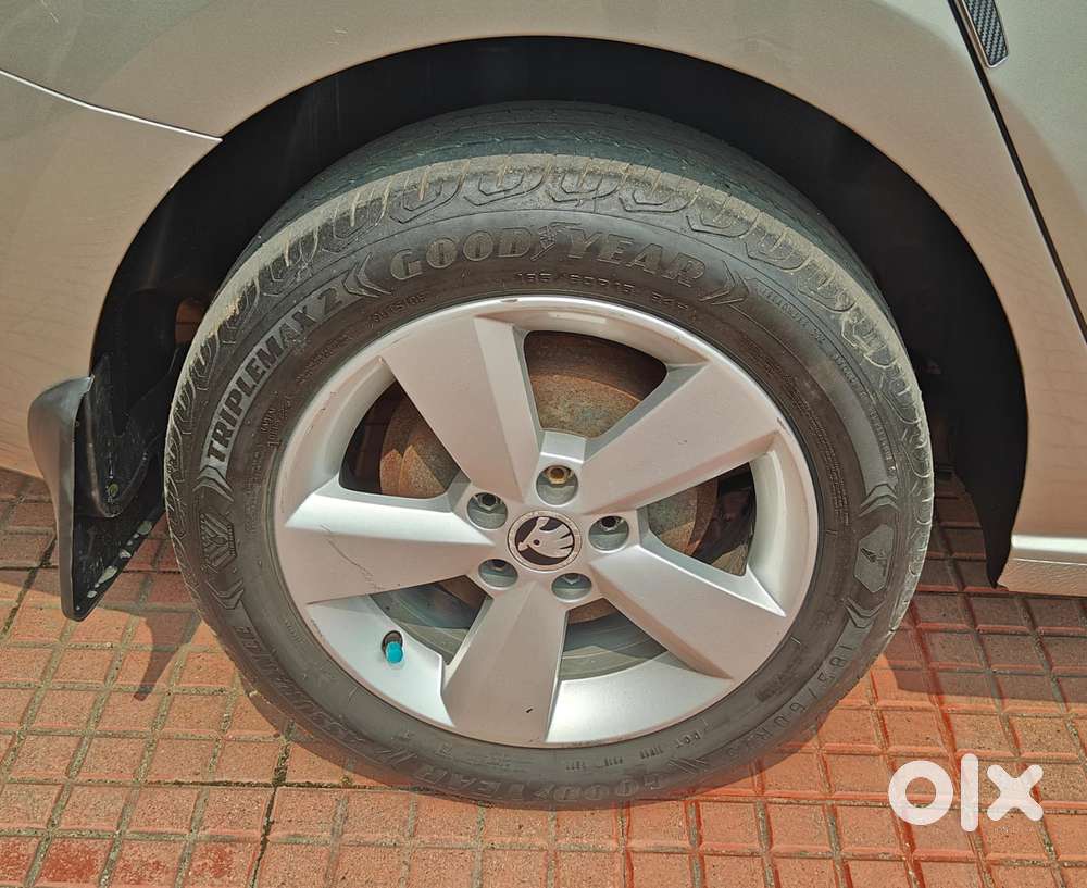 Skoda Rapid Elegance 1.6 Mpfi At, 2015, Petrol