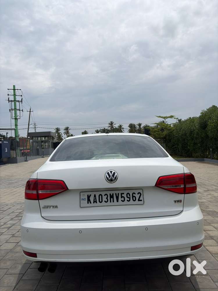 Volkswagen Jetta Petrol 2015 facelift
