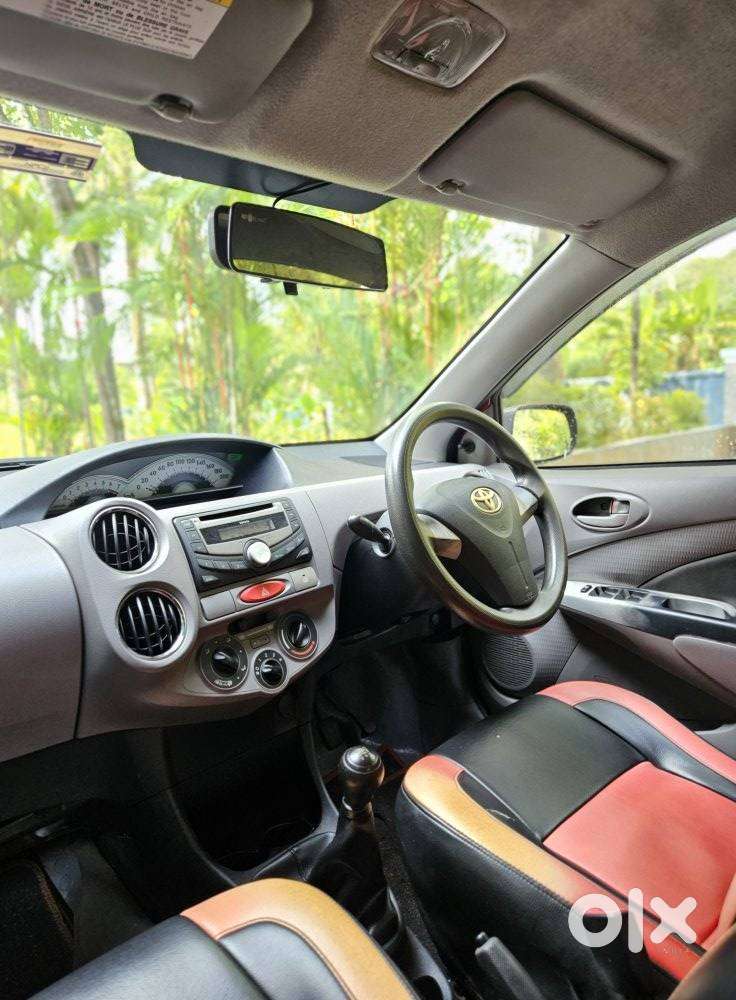 Toyota Etios V, 2011, Petrol