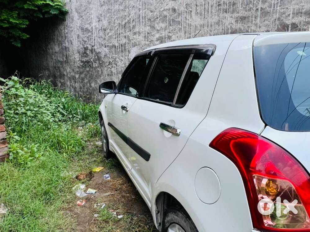 Maruti Suzuki Swift 2010 Petrol+cng  Ch Regd. 95000 Km Driven