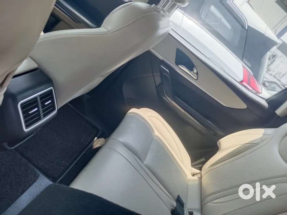 Mahindra Xuv700 2023 Diesel 60500 Km Driven