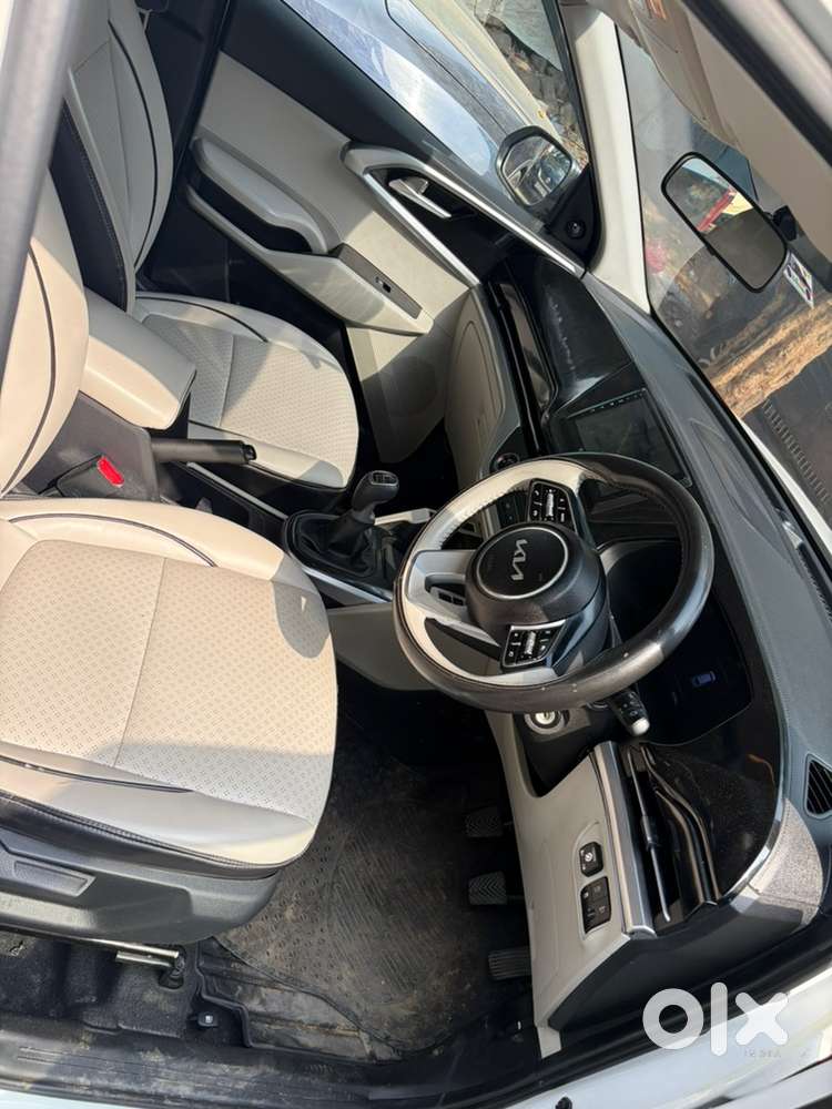 Kia Carens Premium 2023