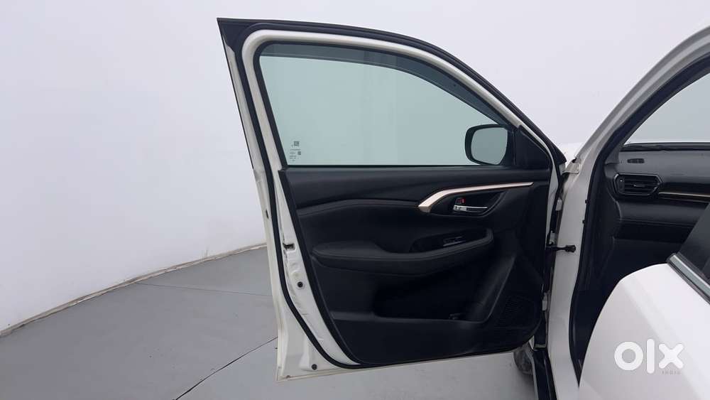 Maruti Suzuki Grand Vitara 1.5 Alpha Plus Intelligent Hybrid Ecvt, 2..