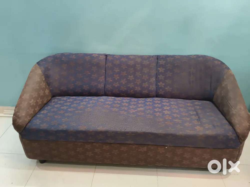 3 Seater Sofa in Good Condition – Comfortable & Spacious