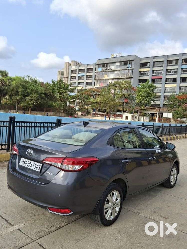 Toyota Yaris V Cvt, 2018, Petrol