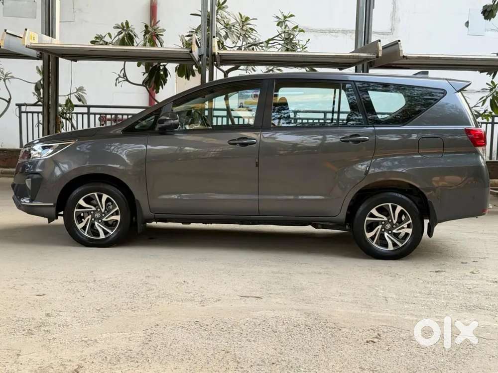 Toyota Innova Crysta G At 2022